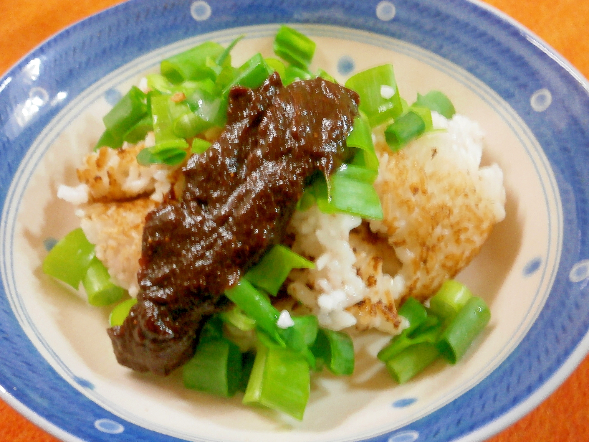 雑穀おこげのネギ味噌がけ