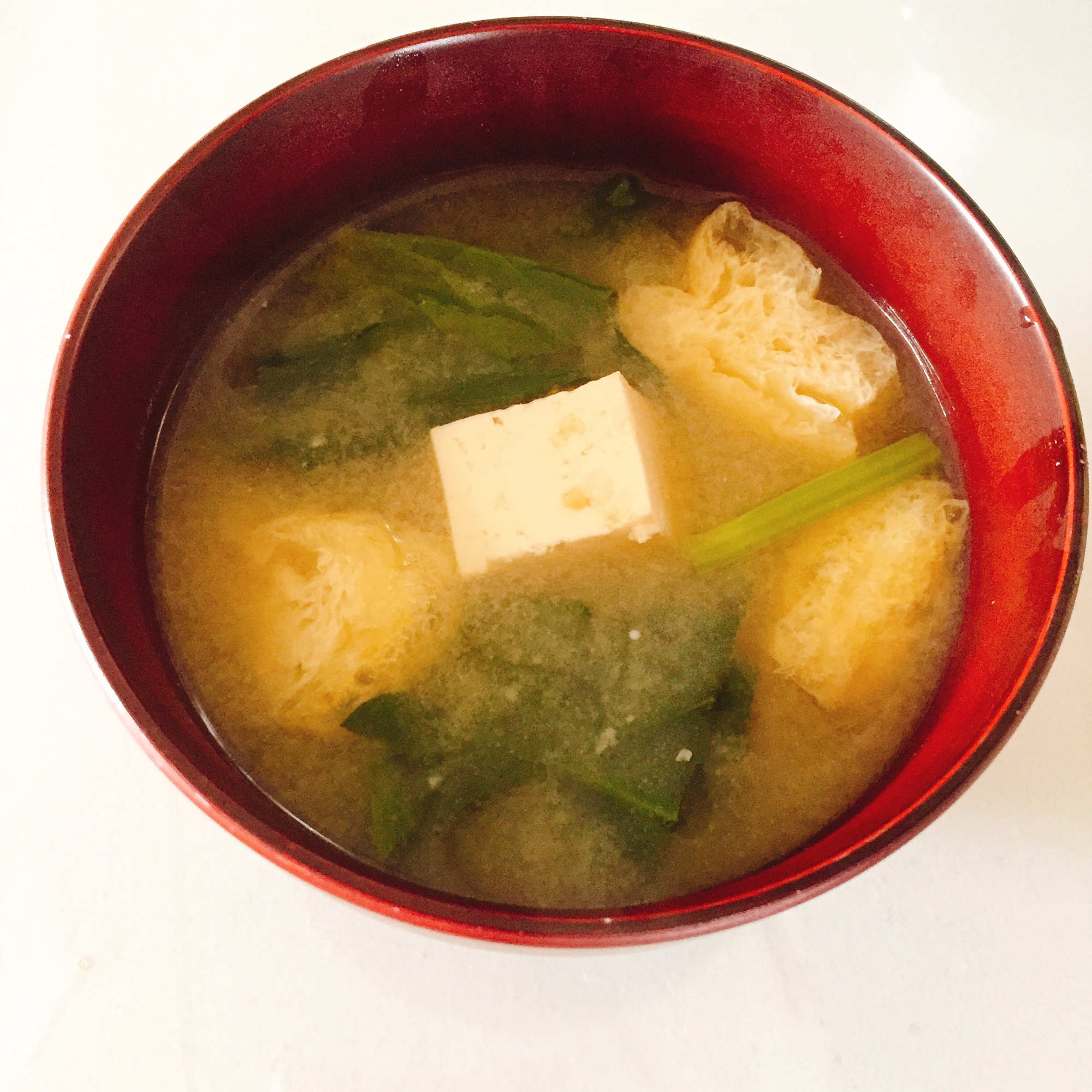 ほうれん草と油揚げ、豆腐の味噌汁