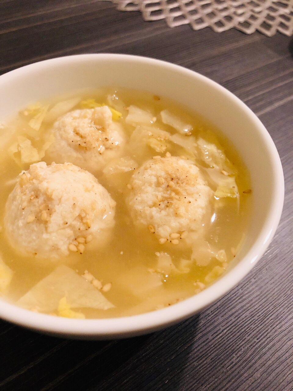 鶏団子と白菜のすりごま味噌スープ