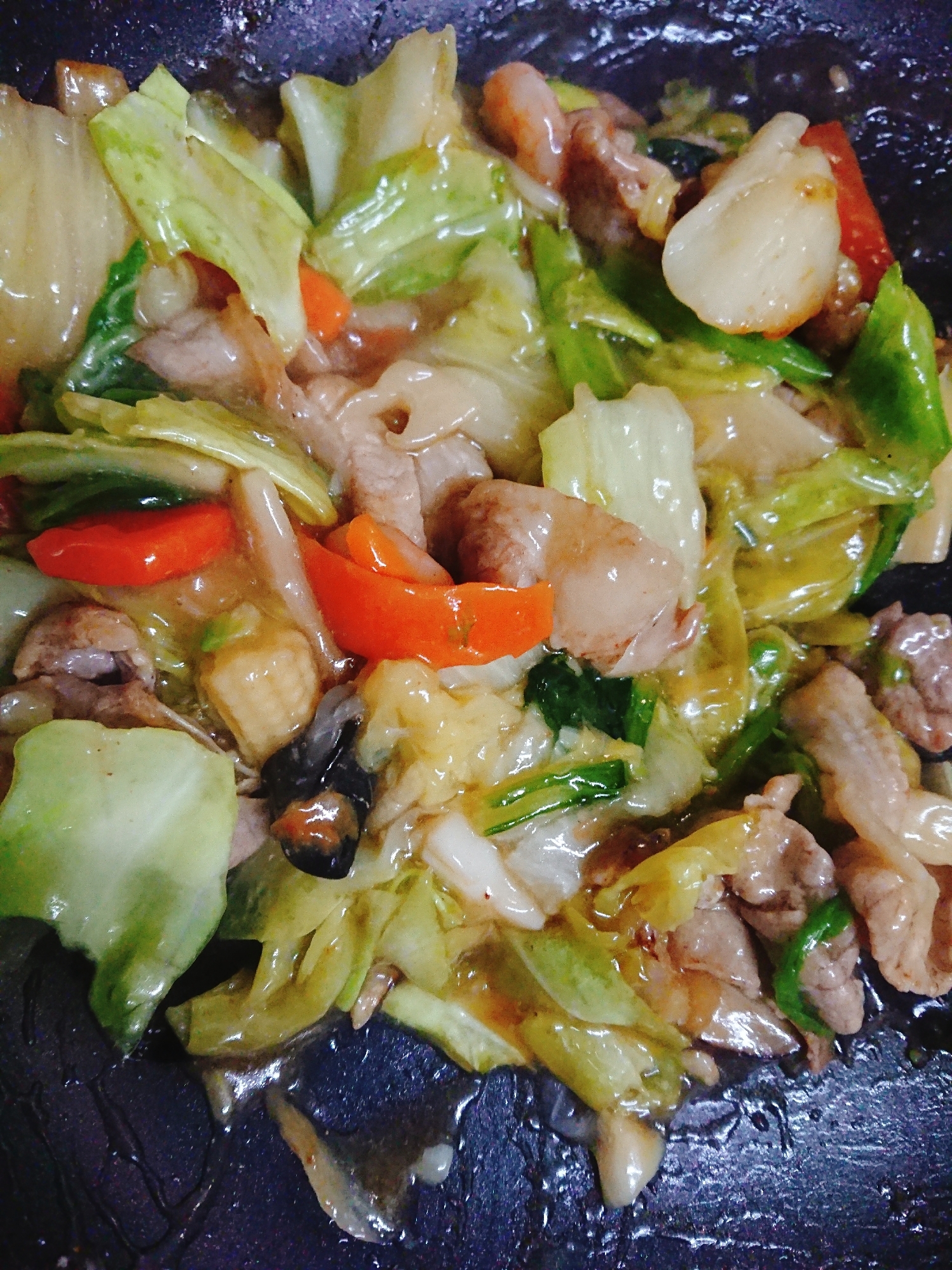 キャベツと豚肉ちょい足しで美味しく冷凍中華丼