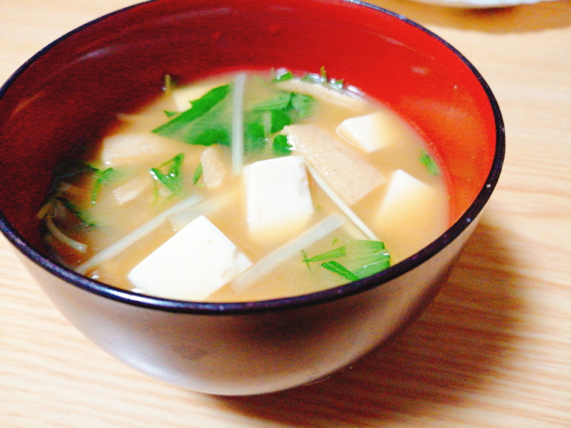 豆腐と水菜と油揚げのみそ汁