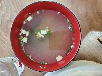 しいたけ・絹ごし豆腐・長ネギのお吸い物（昆布だし）