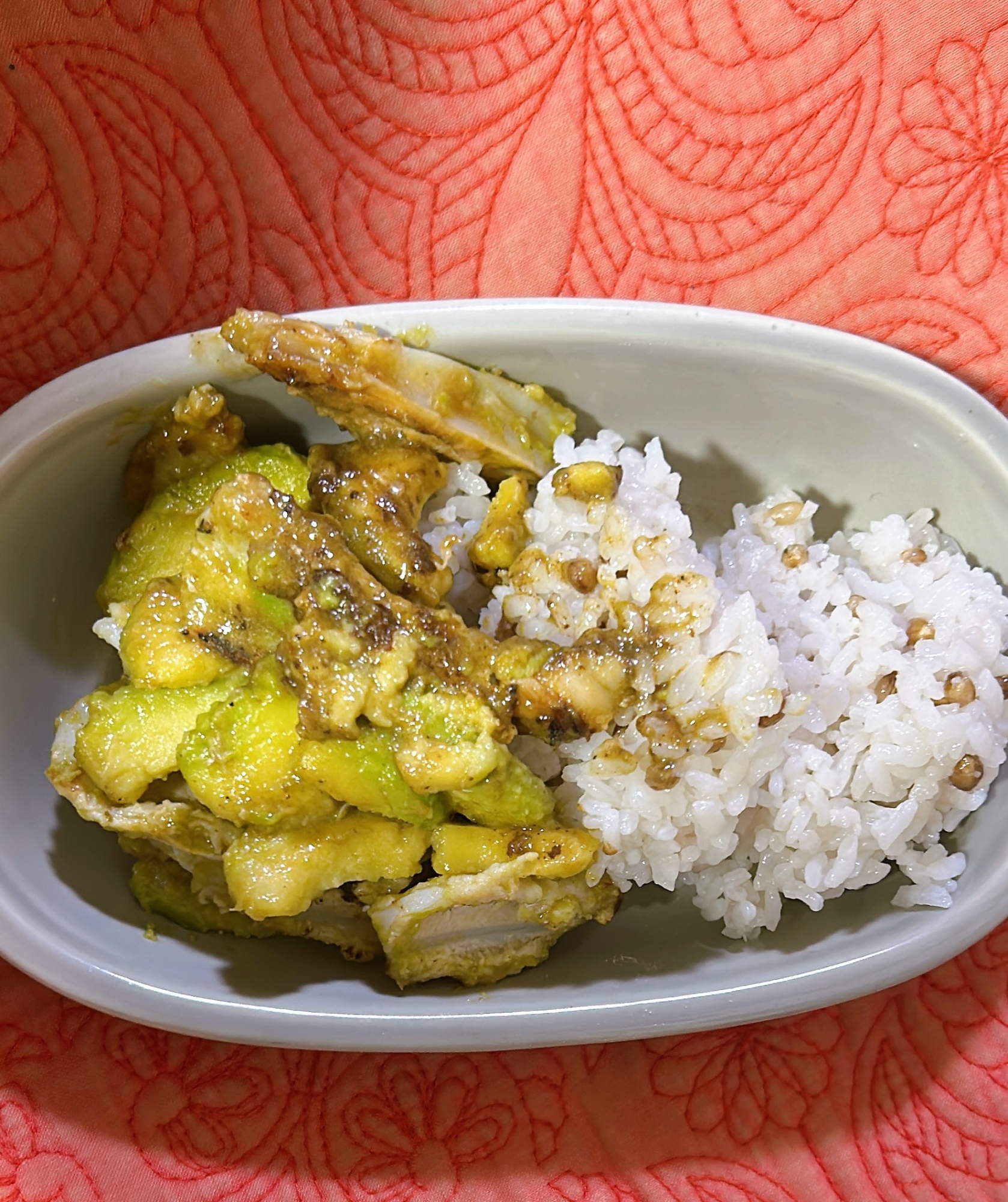 【やげんなんこつ】と【 アボカド 】