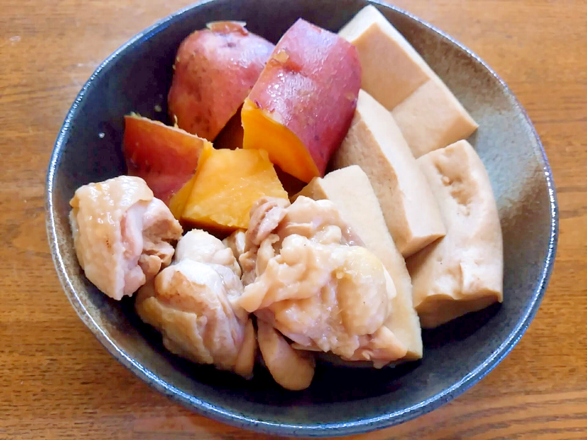 薩摩芋と高野豆腐と鶏肉の煮物