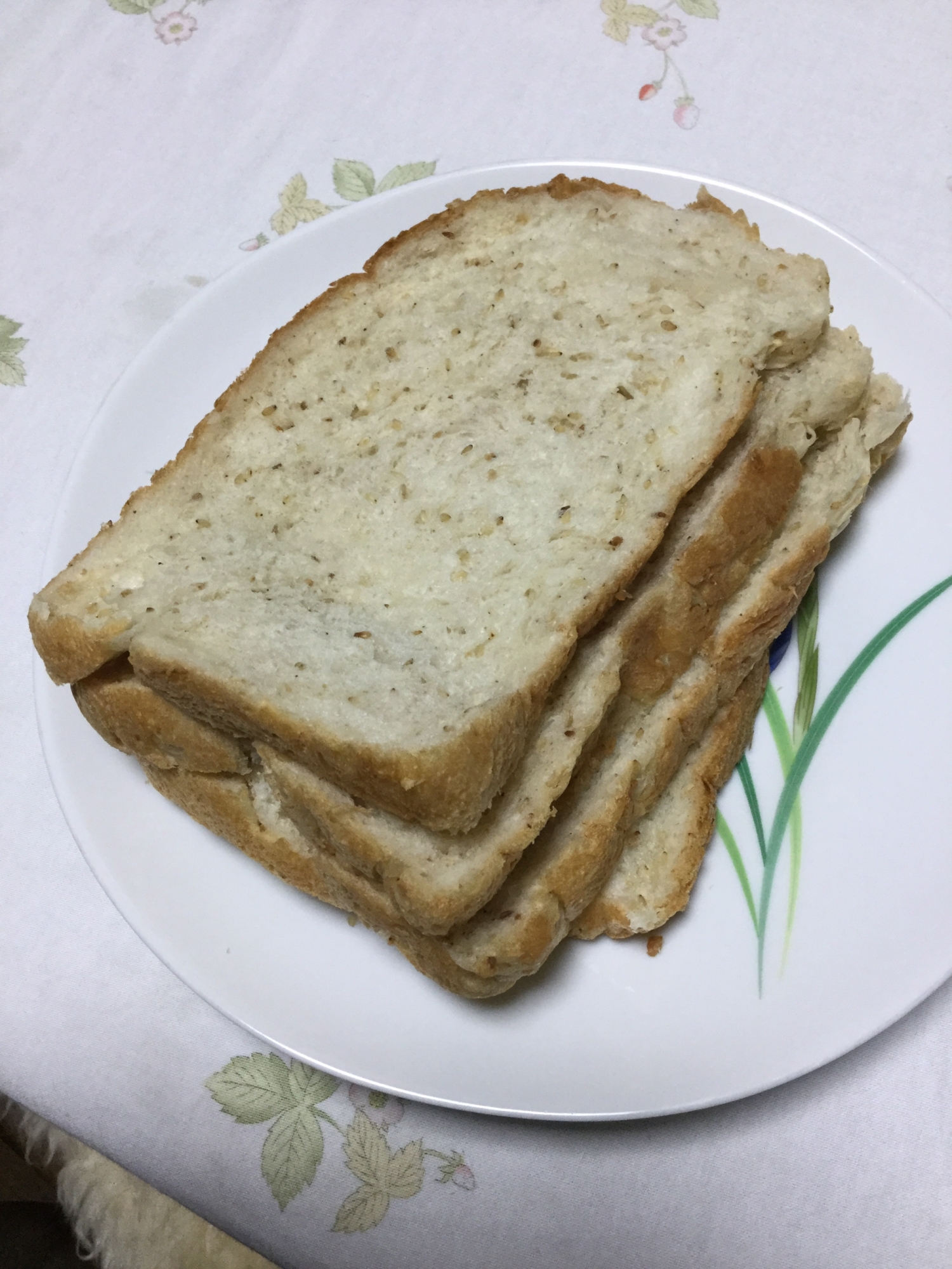 白ごま入りご飯パン