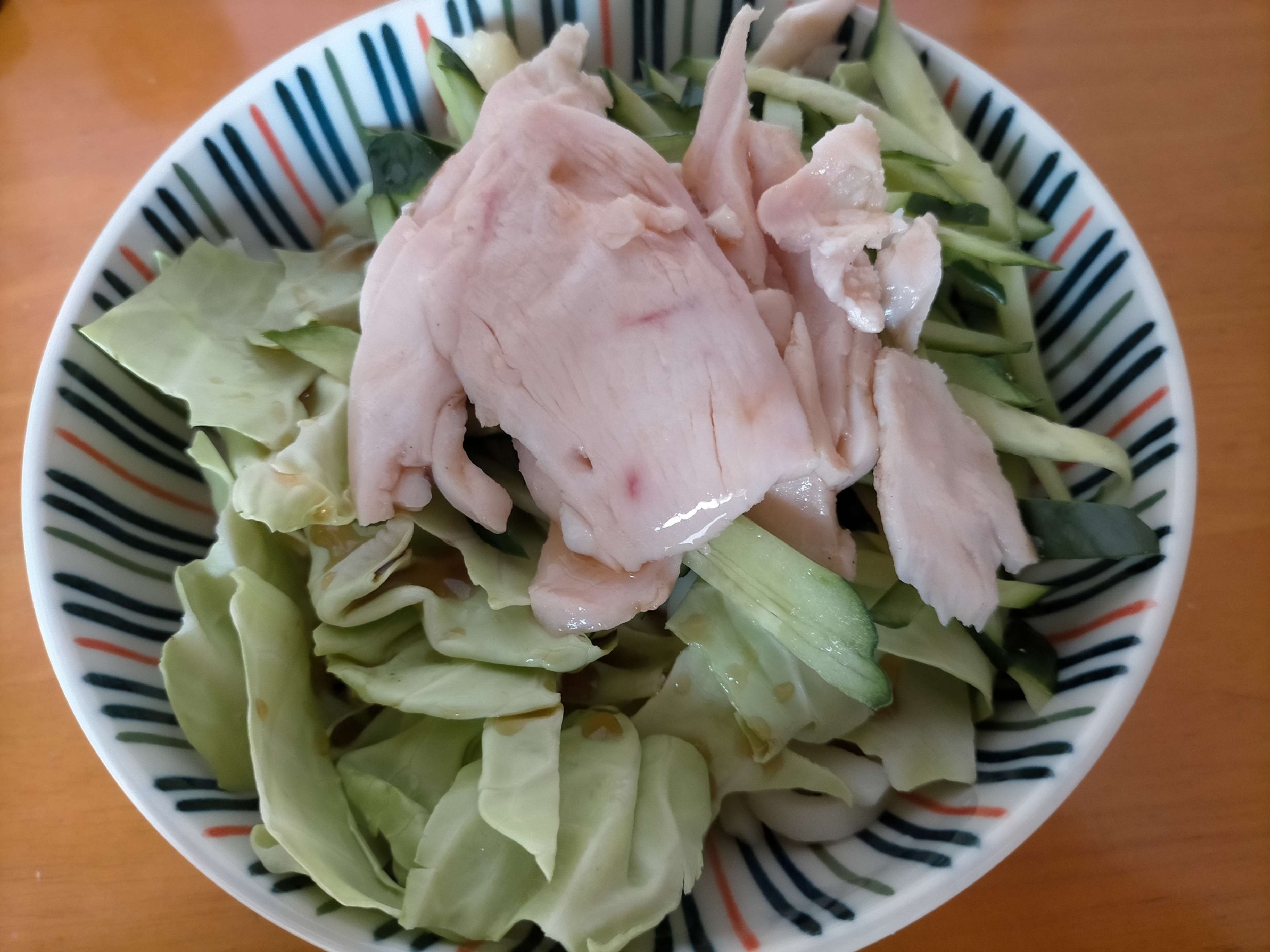 めんつゆで食べるサラダうどん