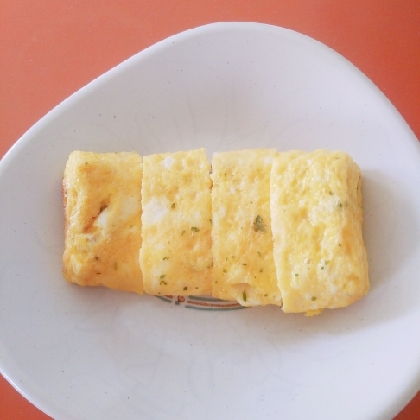 パセリとチーズの香る卵焼き