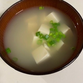 豆腐、わけぎの味噌汁