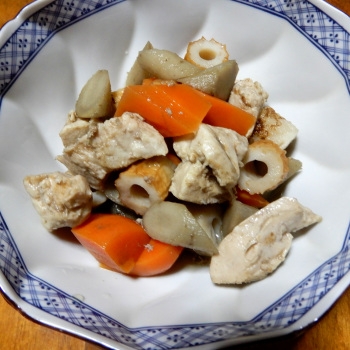 鶏肉と蒟蒻と筍とごぼうと人参と竹輪の煮物