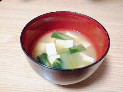 豆腐と小松菜のお味噌汁