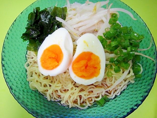 即席ラーメンで☆もやしとわかめの冷やしラーメン