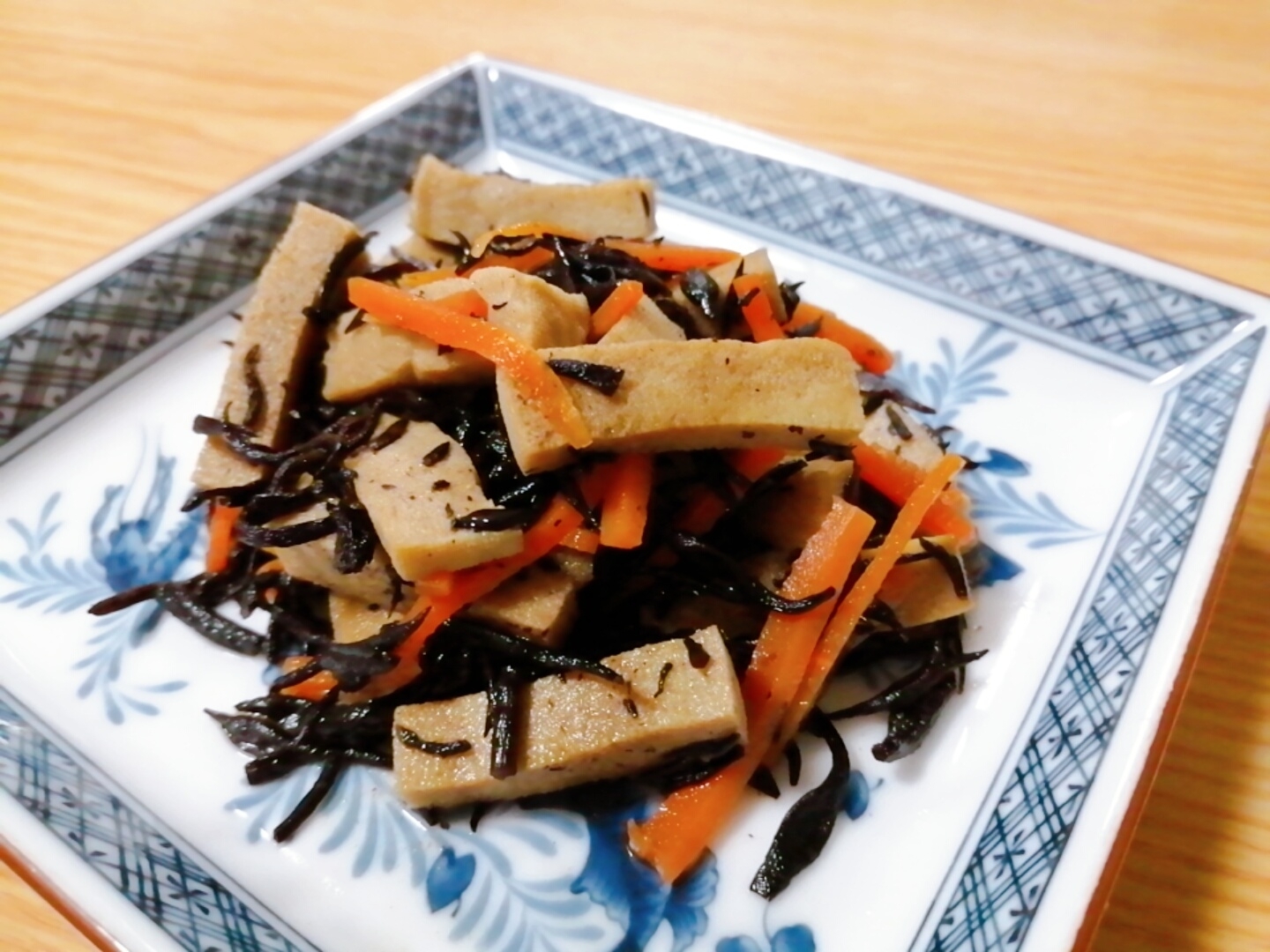 ひじきと高野豆腐と人参の煮物