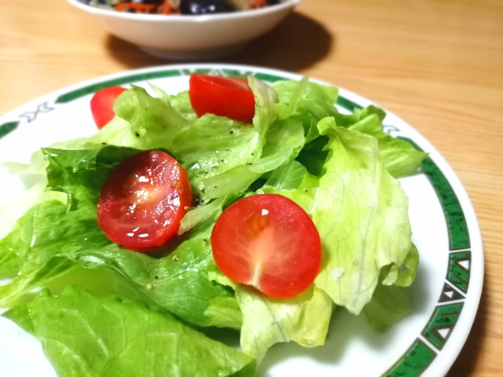 レタスとミニトマトのサラダ