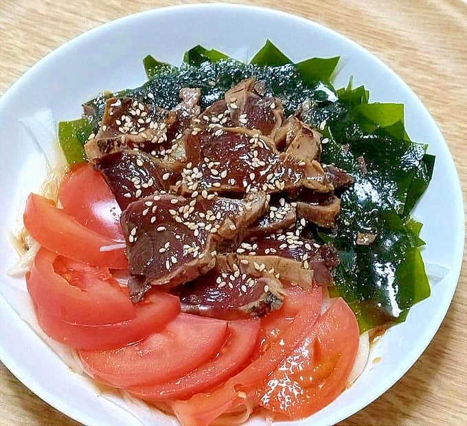トマトと鰹のたたきと生ワカメのポン酢和え