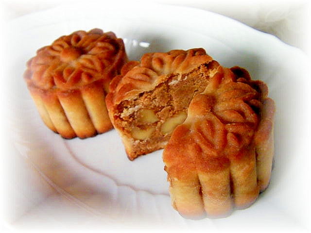 器に盛られた月餅