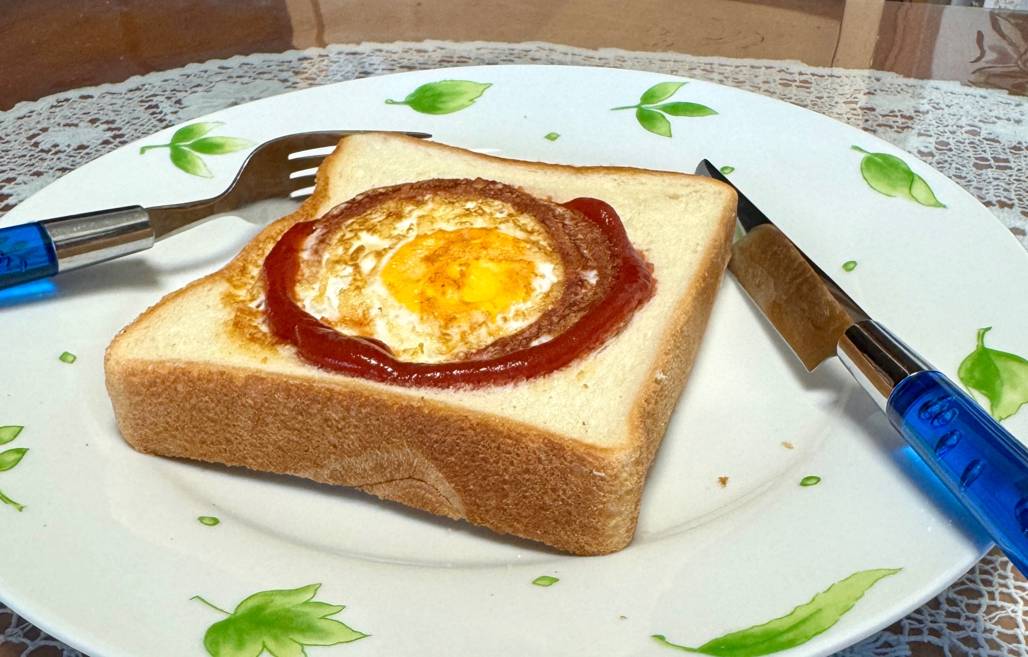 夏休みを楽しく！食パンとウィンナーと卵の☆トースト