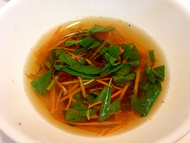 簡単とろとろですよ☆☆モロヘイヤと人参の和風スープ