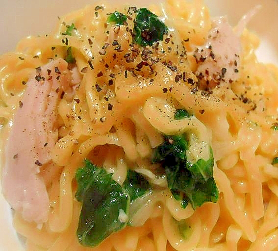 インスタント麺でバジルチキン麺