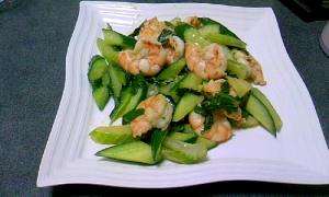 エビ・きゅうり・セロリの炒め物♪