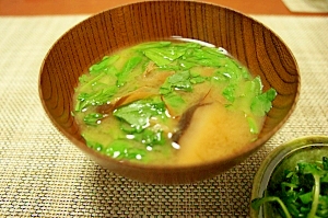 春菊としいたけのお味噌汁 レシピ 作り方 By Sprout Recipe 楽天レシピ