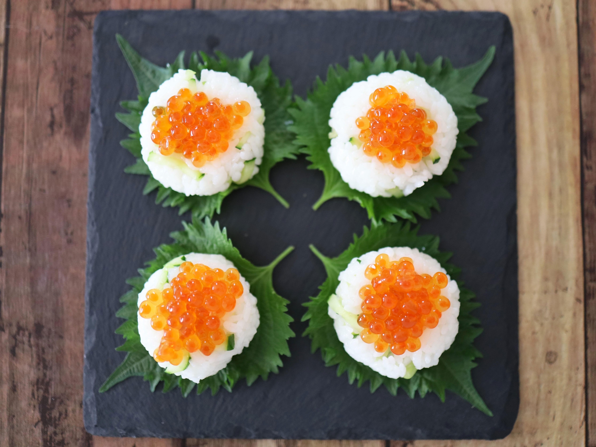 簡単&さわやか☆いくらとキュウリの手まり寿司