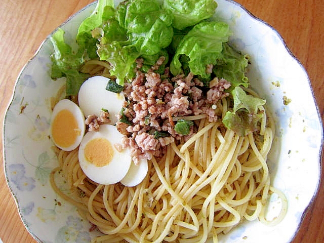 鶏味噌挽肉茹卵レタスパスタ