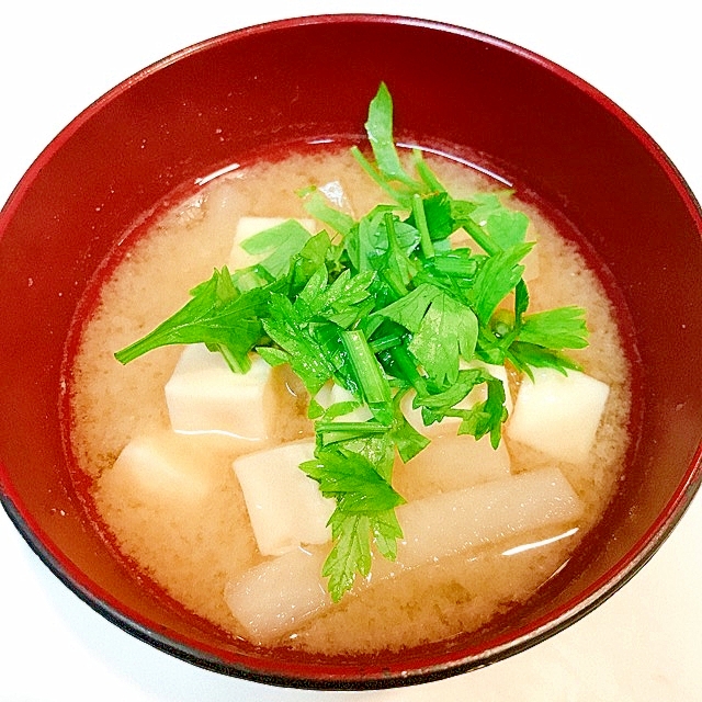 大根と豆腐とミツバの味噌汁♪我が家の定番