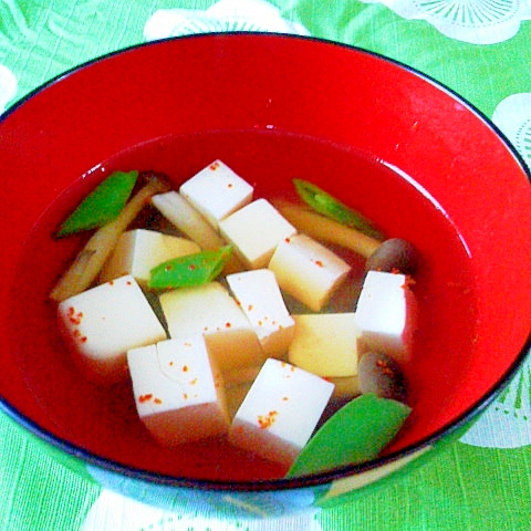 ひと味違う＾＾絹さや・しめじ・豆腐のお吸い物