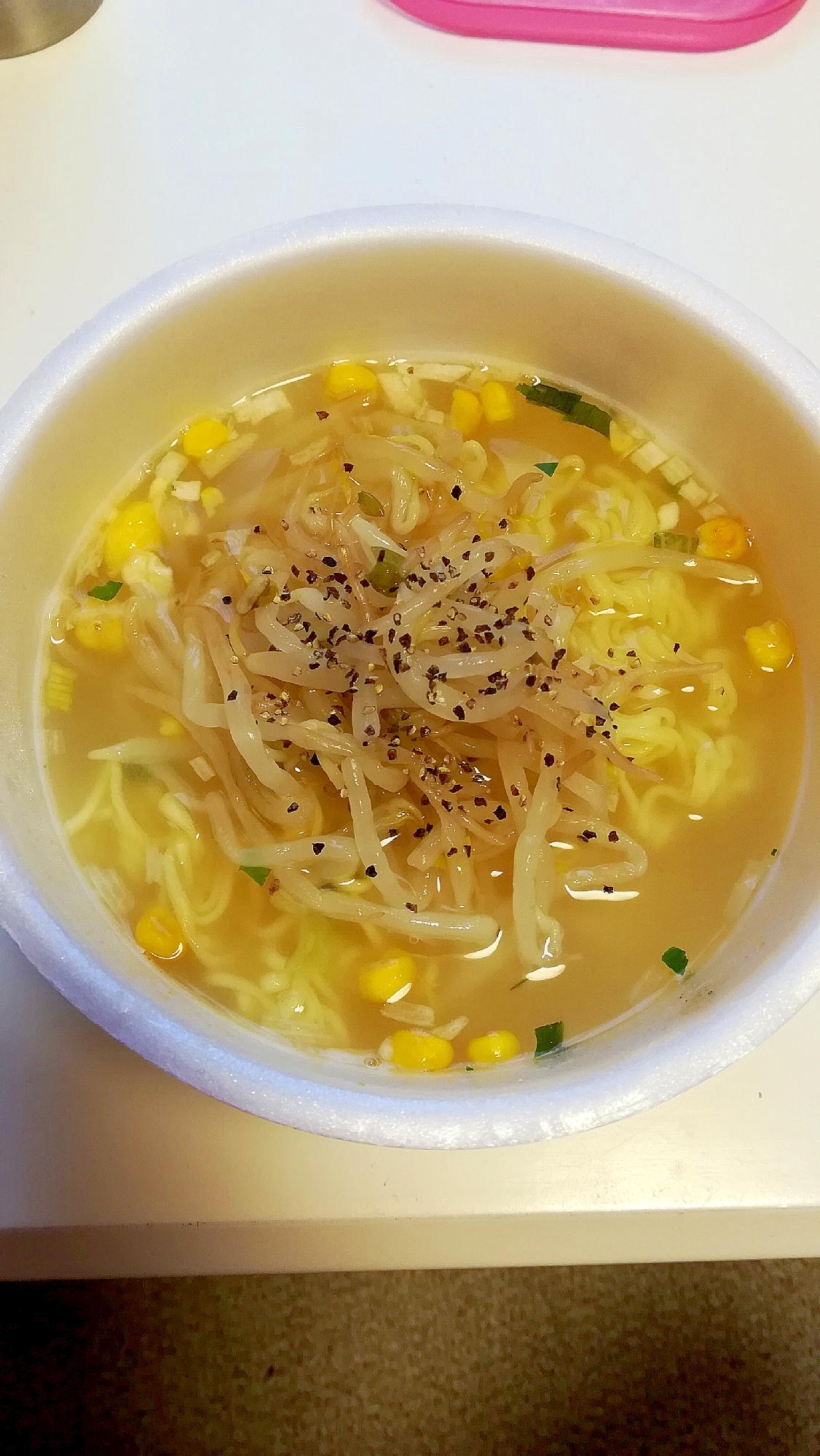 たっぷり黒こしょうもやしのインスタントラーメン レシピ 作り方 By みずたまsweet 楽天レシピ