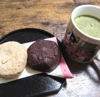 お邪魔します♫
食後に頂きました。
和菓子と抹茶コーヒー合いますねぇ！！
明日も飲もうと思います♡
美味しいです♫
レシピありがとうございます(^^)v