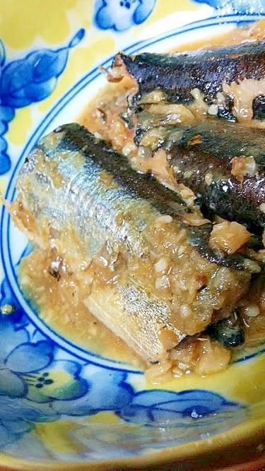 圧力鍋で骨まで柔らか！秋刀魚のニンニク味噌煮