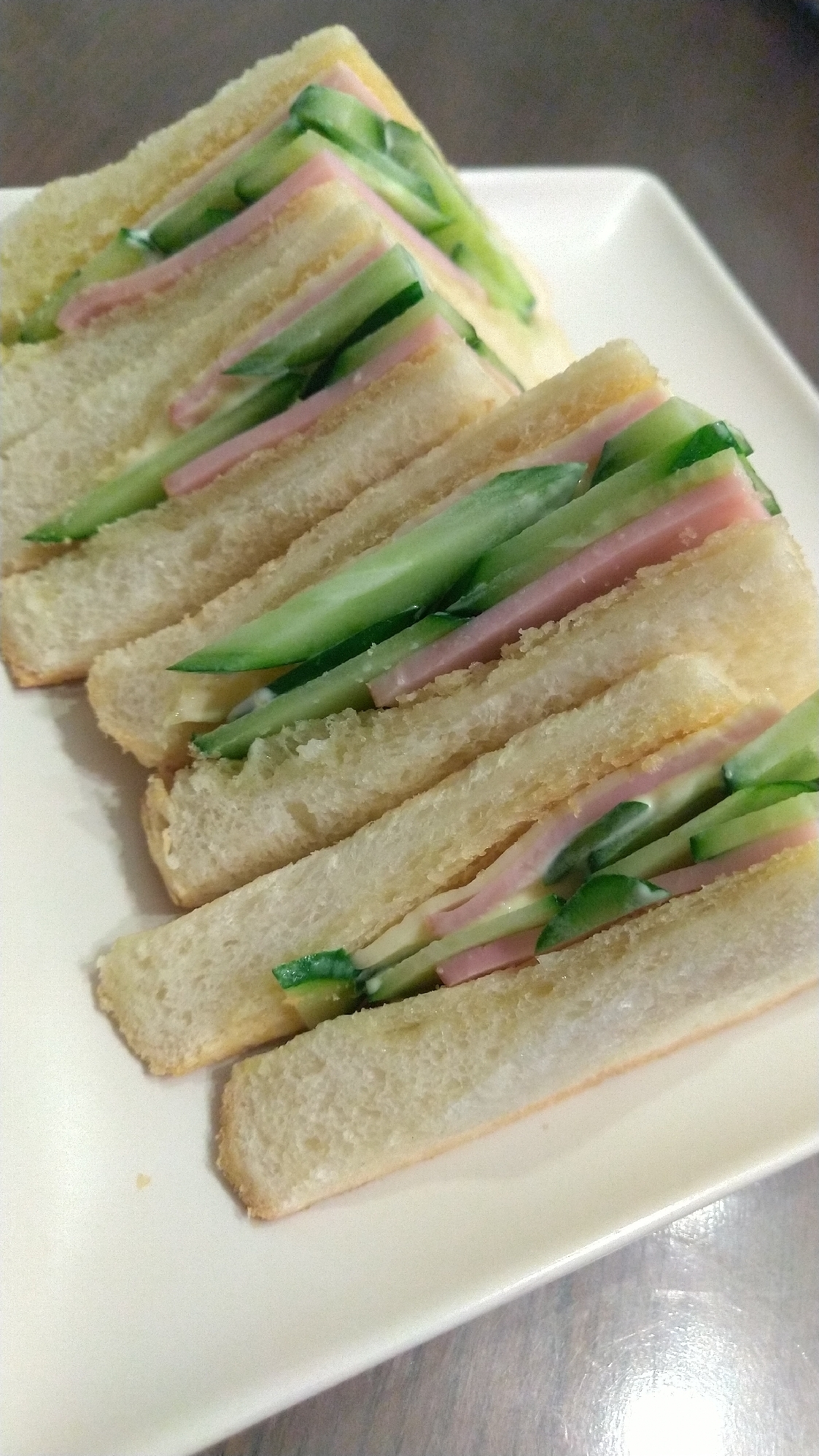 食パンでサンドイッチ！忙しい朝のトーストレシピ