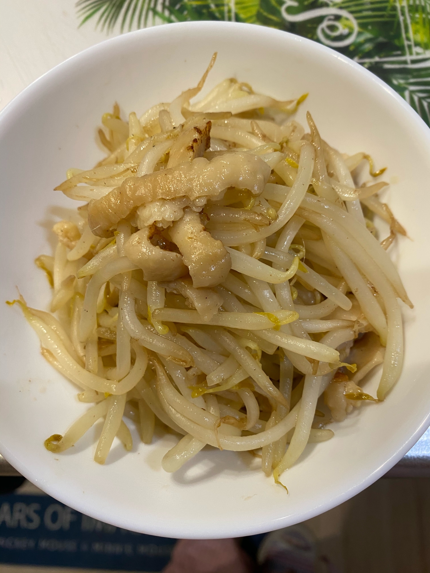 お弁当におつまみに♪もやしと鶏皮の炒め物