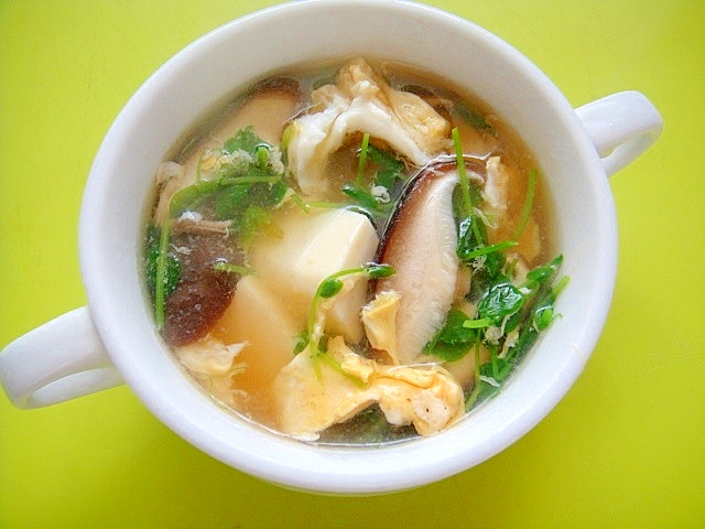 豆腐と椎茸の卵コンソメスープ