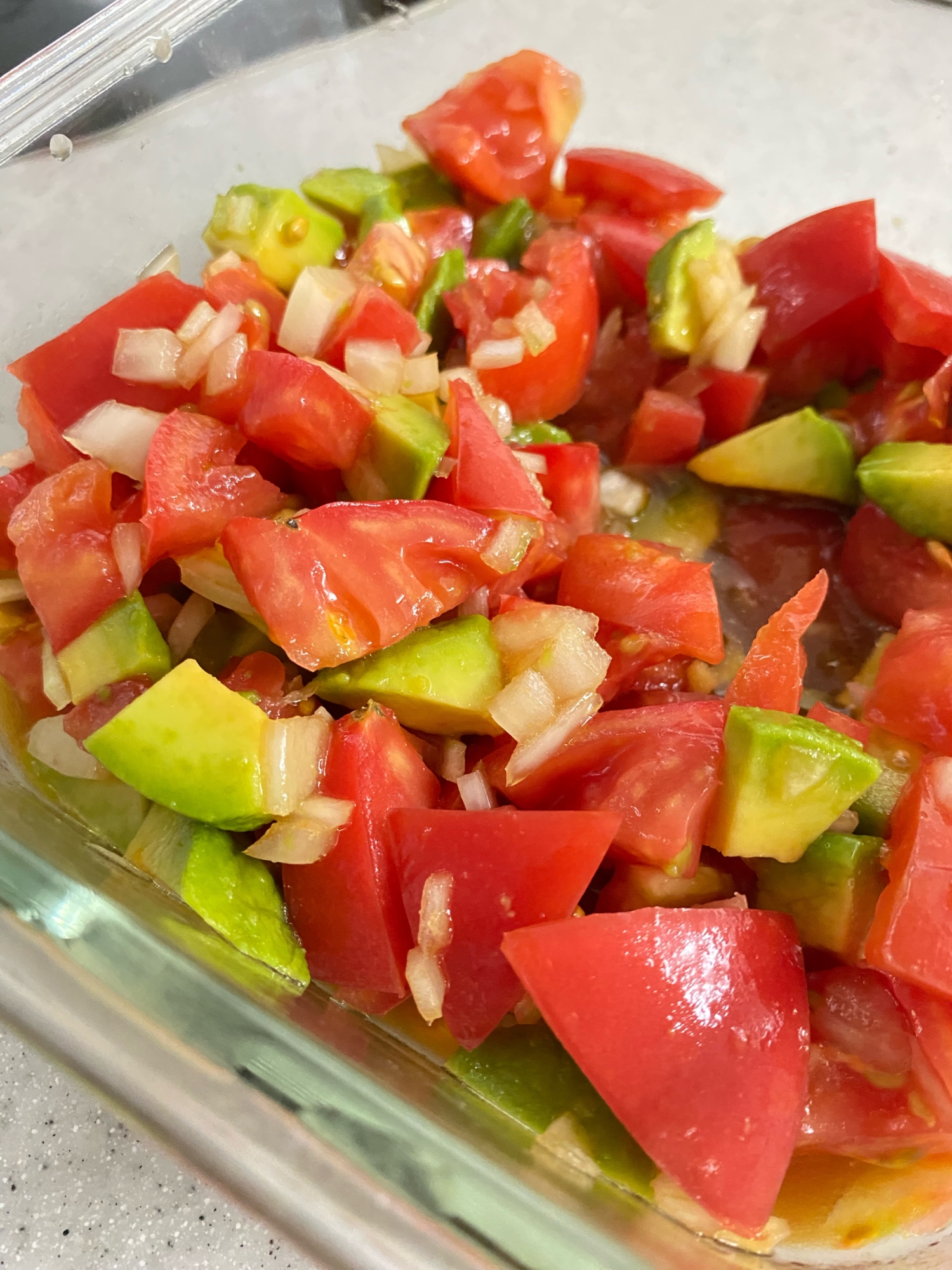 トマトとアボカドのサラダ