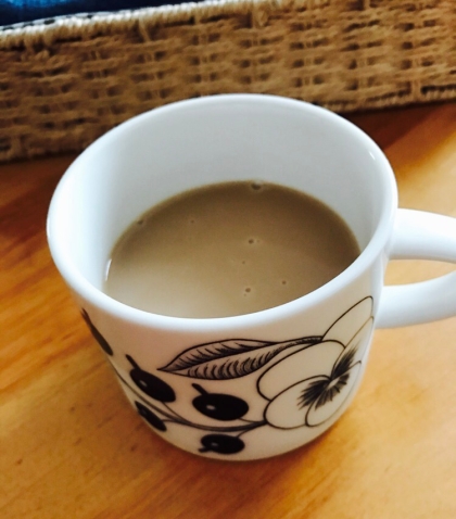 バニラ風味の低糖ミルクコーヒー