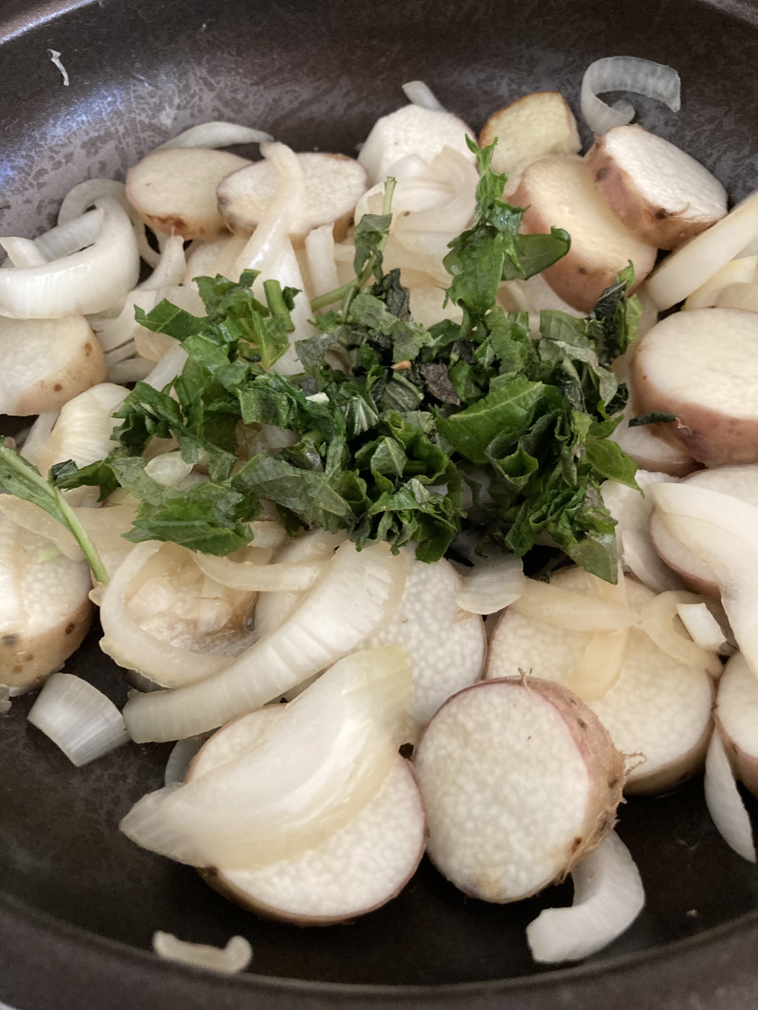 サラダ風の長芋と玉ねぎのめんつゆ炒め