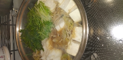 今日は極寒！肉団子のかわりにお豆腐、しめじのかわりにえのき。キャベツ、大根、水菜は我が家で採れたお野菜で～す。ご馳走様でした‼️