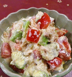 トマトアボカドツナの大人サラダ