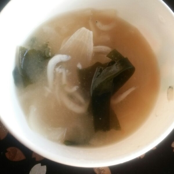 玉ねぎとわかめとしらすのお味噌汁 ー レシピ 作り方 By 4045g 楽天レシピ 玉ねぎとわかめとしらすのお味噌汁 ー レシピ 作り方 By 4045g 楽天レシピ