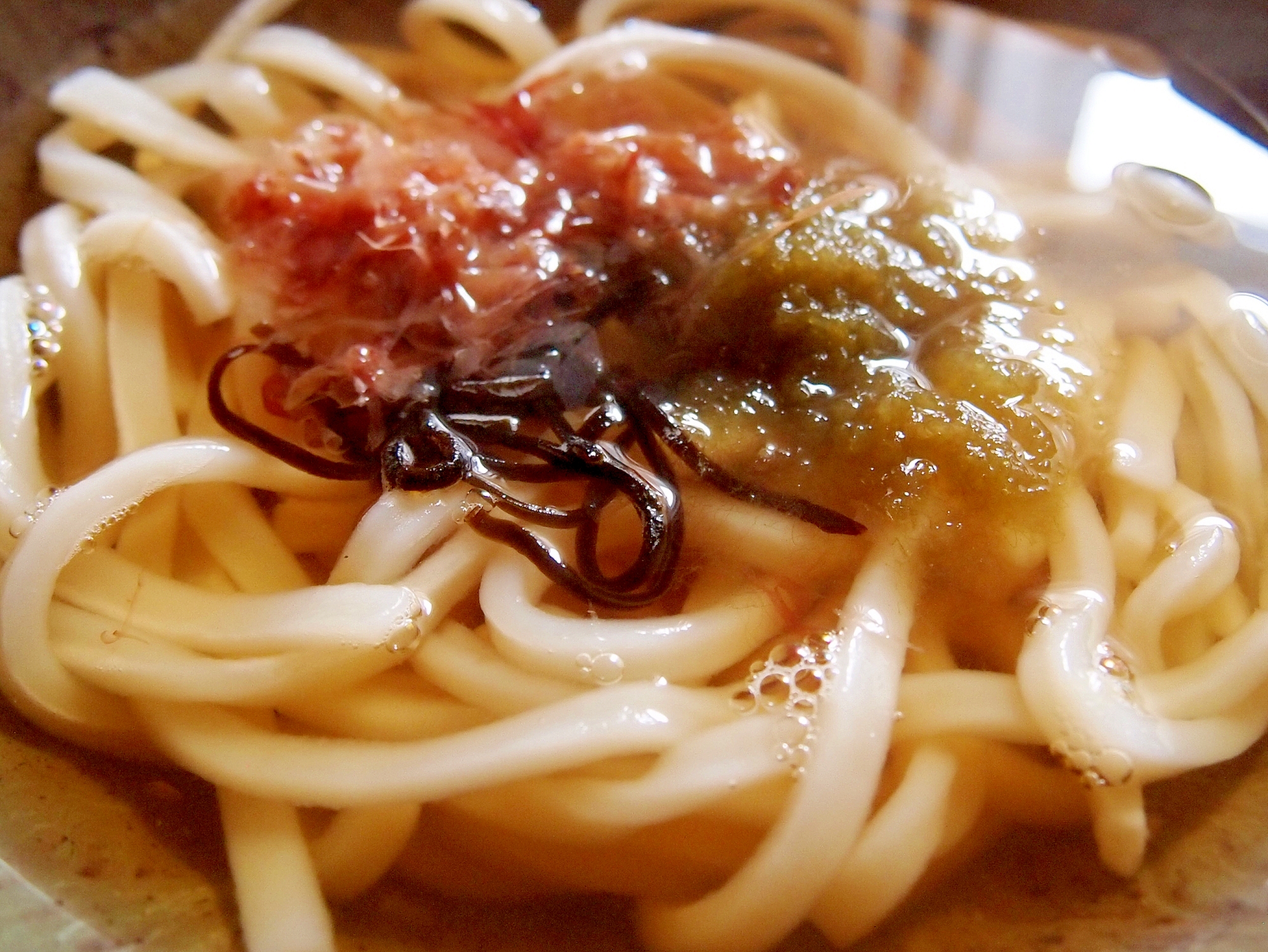 うまみ3つ！とろろ昆布・塩昆布・かつおぶしのうどん