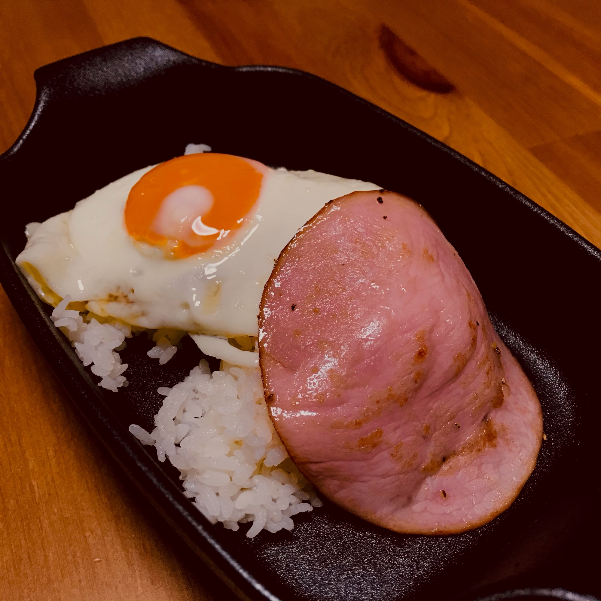 貧乏飯だけど美味い！目玉焼きハム丼！