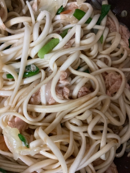 だしが香る♪ツナ入り焼きうどん