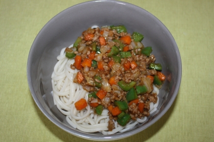 家にうどんしかなかったけど、どうしても食べたくて、更にガッツリです！さくらん厨房。さんの手作りのタレなので罪悪感なくたーっぷり使いました！超簡単！超美味し！