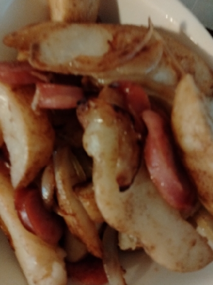 じゃがいも・たまねぎ・ウインナーのマヨ炒め