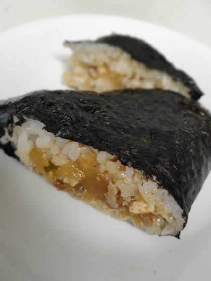 大判の海苔で巻くと食べやすいですね(^^♪ご飯に麻婆豆腐の味がじゅわっとしみて美味しかったです☆