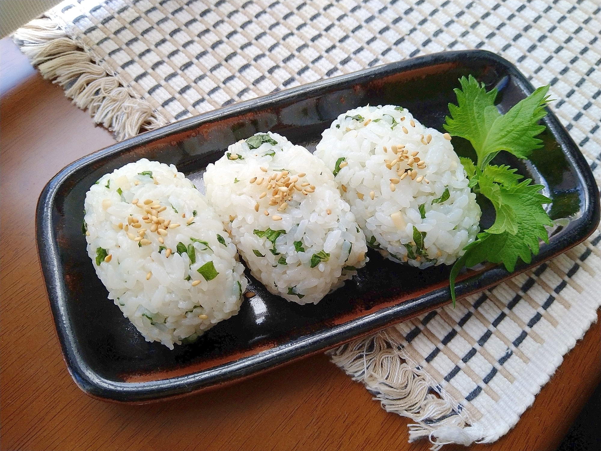 塩大葉と酢生姜の夏おにぎり レシピ 作り方 By ビッグさん 楽天レシピ 塩大葉と酢生姜の夏おにぎり レシピ 作り方 By ビッグさん 楽天レシピ