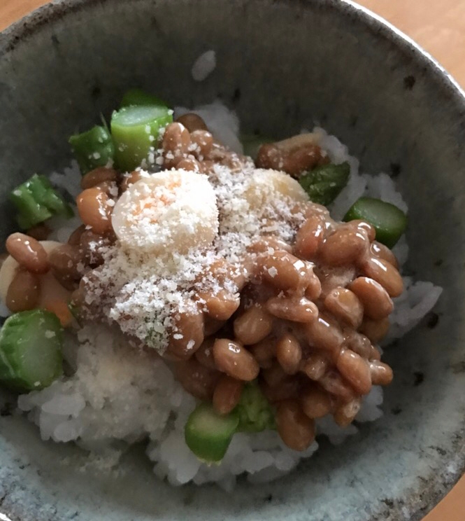 アスパラのバターソテーとチーカマの納豆ごはん