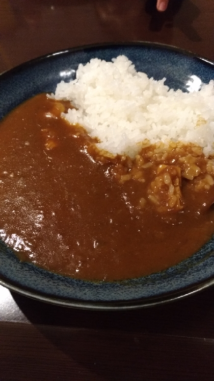 シーフードミックスを解凍せずに使えるのが素敵。ワインで本格的な風味！肉カレーじゃないのかーと言ってた娘が一口食べて、何これめっちゃおいしー！と叫びました(笑)