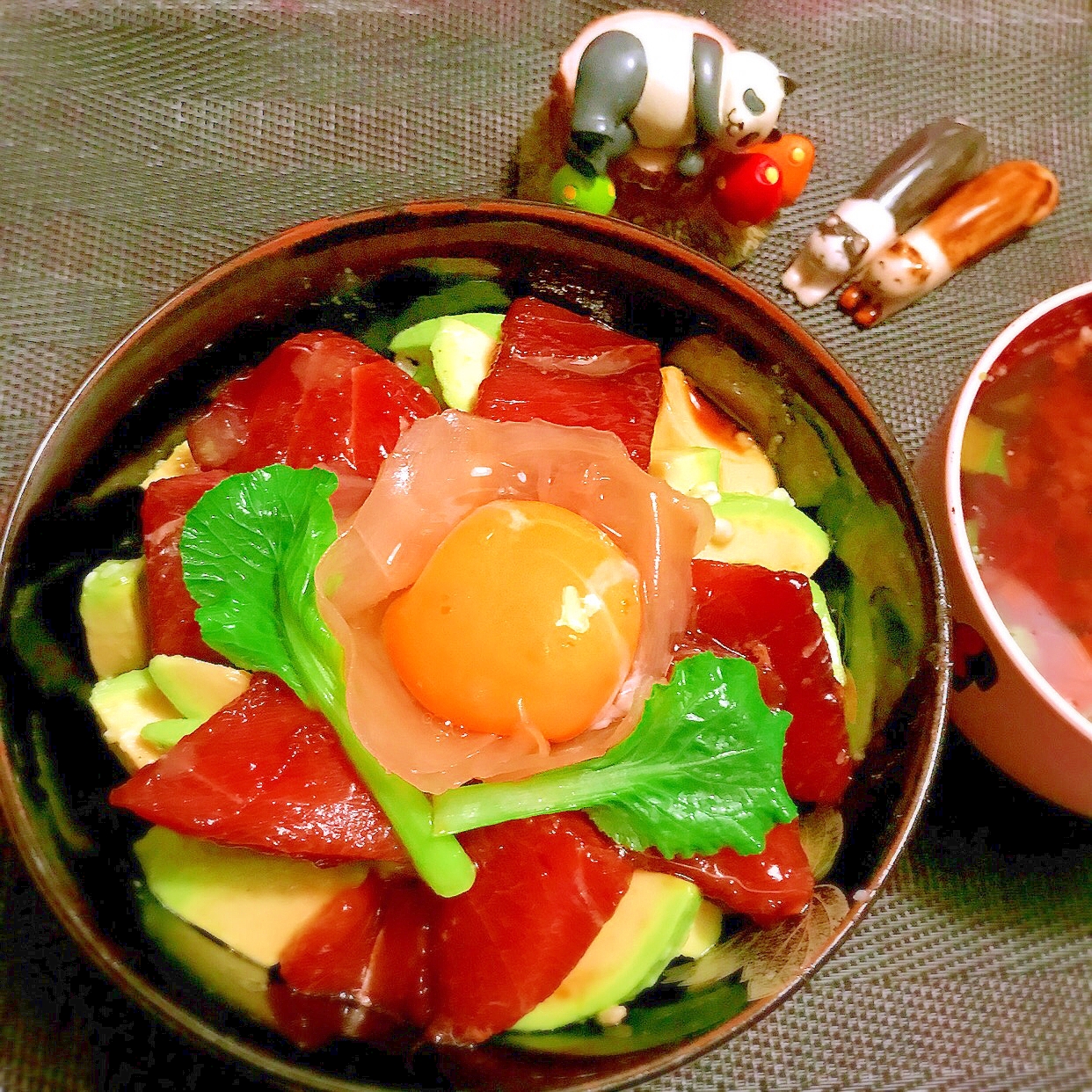 目鉢鮪の漬けとアボカドのもっちり、とろとろ丼